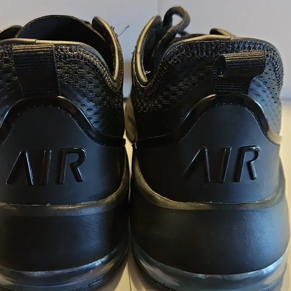 Nike Air Max Motion 2 - Size 8.5 - Picture 2 of 6